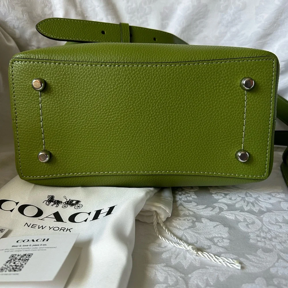 Coach Willow bag in Dark Lime - Picture 5 of 11